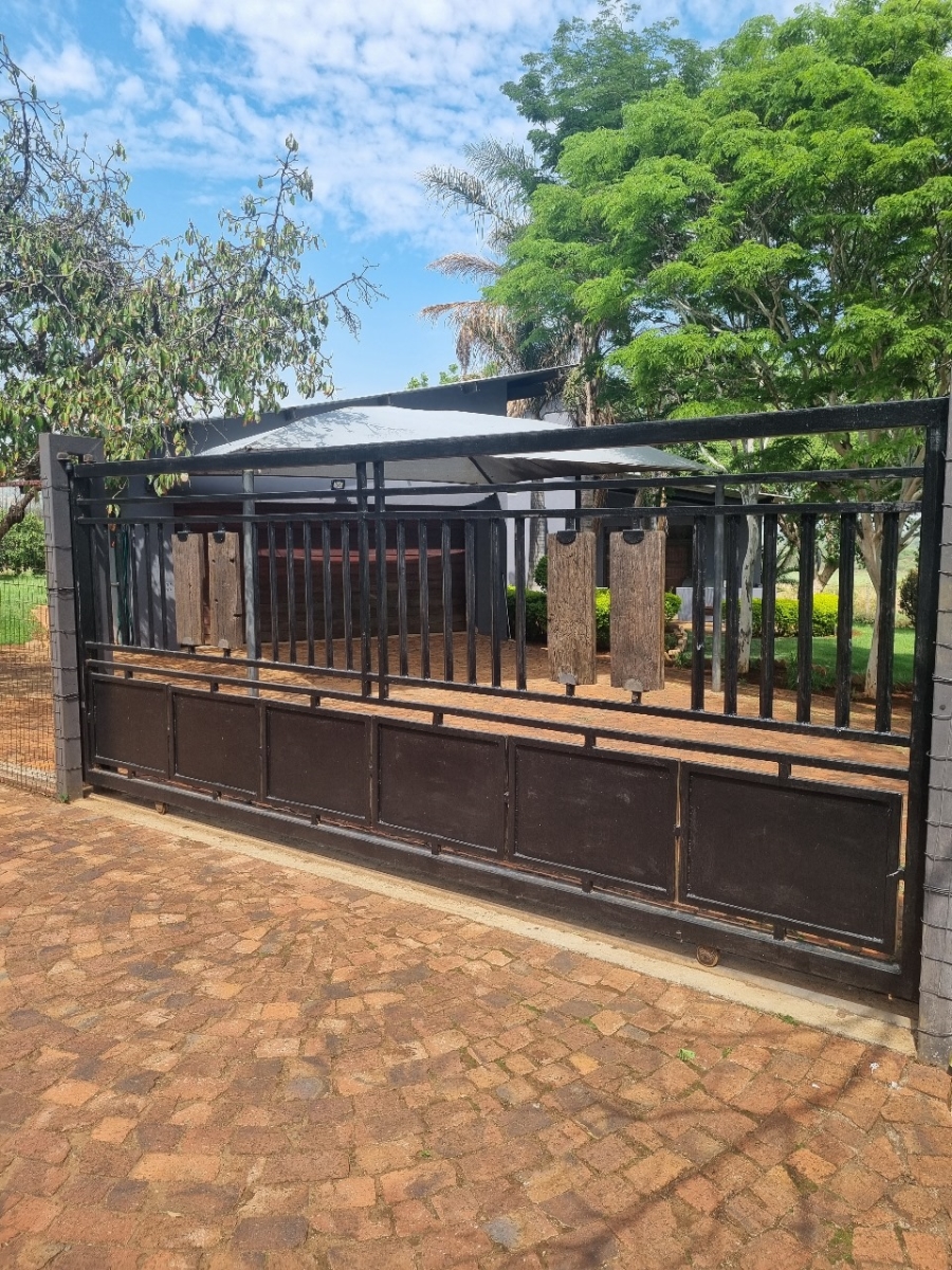 Commercial Property for Sale in Zuurplaat A H North West